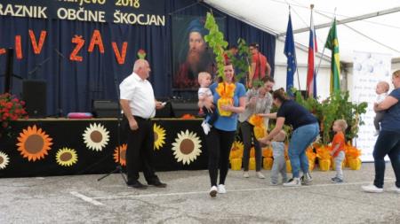 KNOBLEHARJEVO 2018 - Podaritev medovitih rastlin novorojenčkom občine Škocjan 5